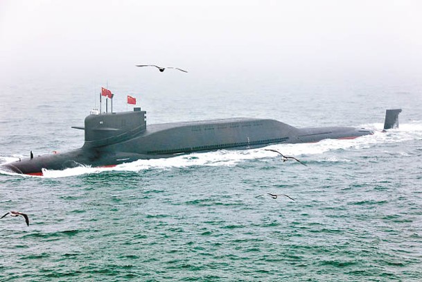 伊利沙伯女王號在南海航行時，曾發現中國潛艇（圖）行蹤。
