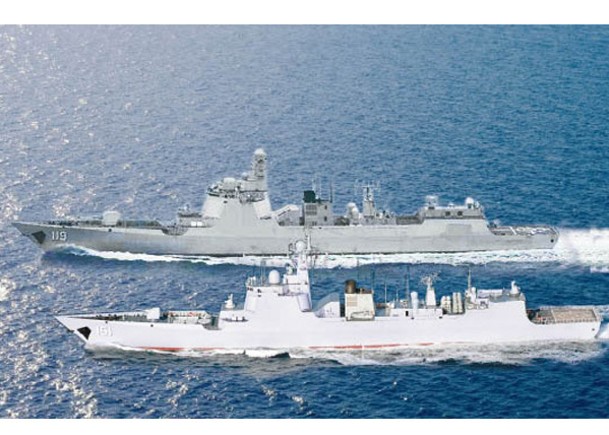 貴陽號（上）是052D型導彈驅逐艦，同型艦被指使用MTU引擎；鄭州號（下）是052C型導彈驅逐艦，同型艦相信配備MTU引擎。