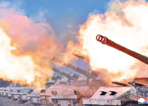 北韓人民軍炮兵部隊舉行射擊比賽。