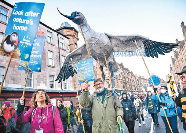 不滿氣候大會  蘇格蘭10萬人示威