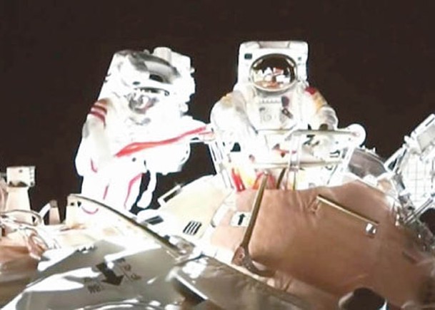 神舟十三號航天員乘組完成首次出艙任務。