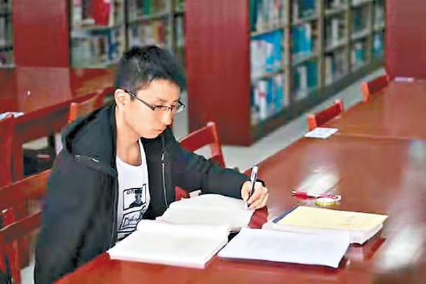 袁鑫在求學階段勤奮向上。