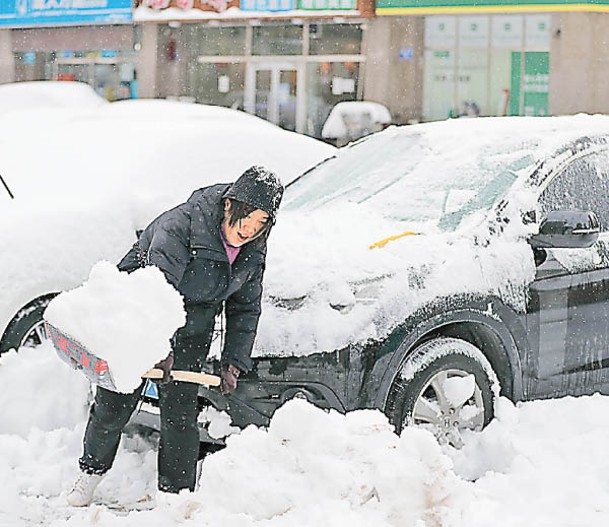 遼寧  暴雪為民眾帶來不便。