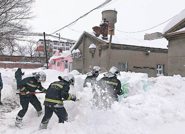 內蒙古  消防員舉步維艱。