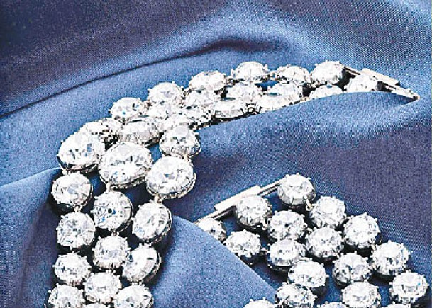 瑪麗‧安東尼王后的鑽石手鏈高價成交。