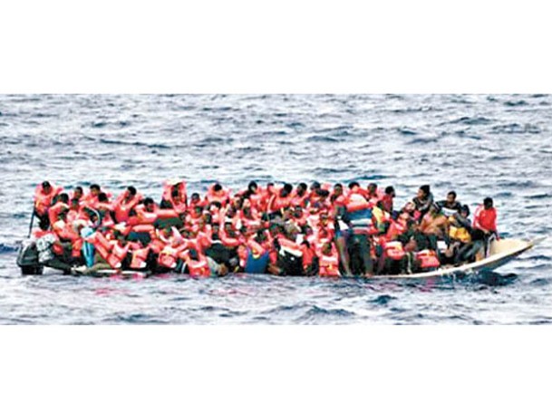 難民由北非經海路往歐洲。