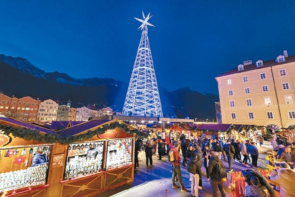 奧地利：維也納民眾趁封城前逛聖誕市集。（Getty Images圖片）