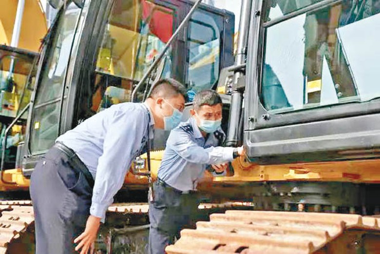 廣州涉嫌走私進口的二手挖掘機從日本方面購入。