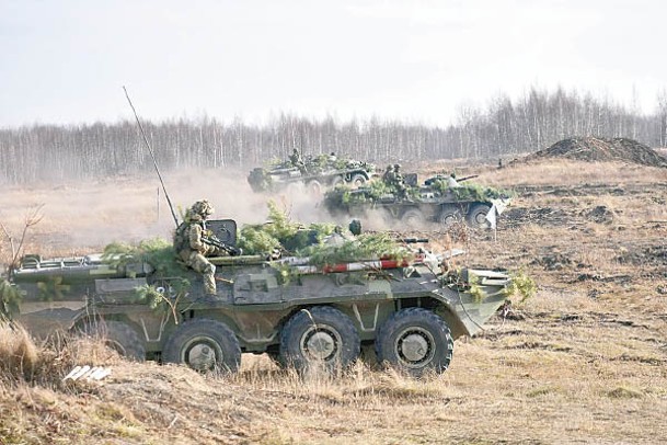 烏克蘭：裝甲車參與演練。