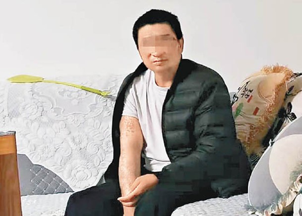 警方刑事拘留陳父。