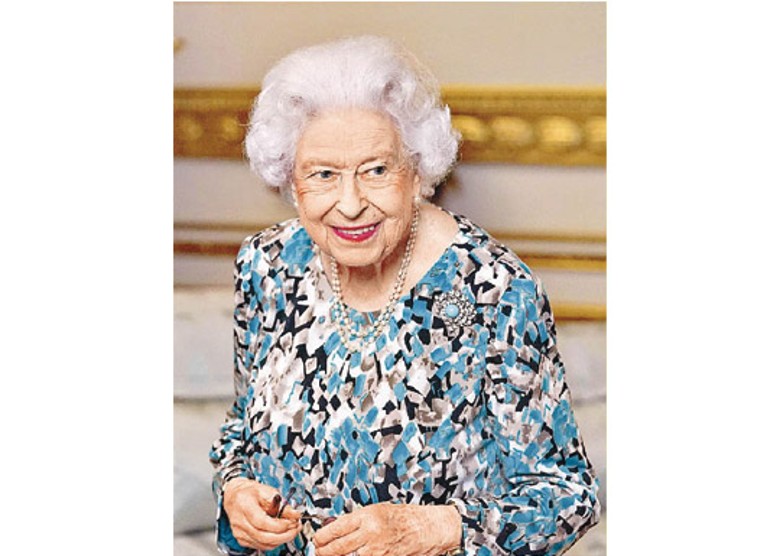 英女王年事已高。