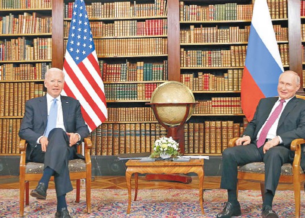 拜登（左）與普京（右）將討論烏克蘭局勢。