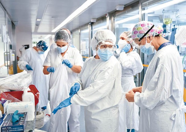 西班牙：西班牙有醫護人員集體感染。（Getty Images圖片）
