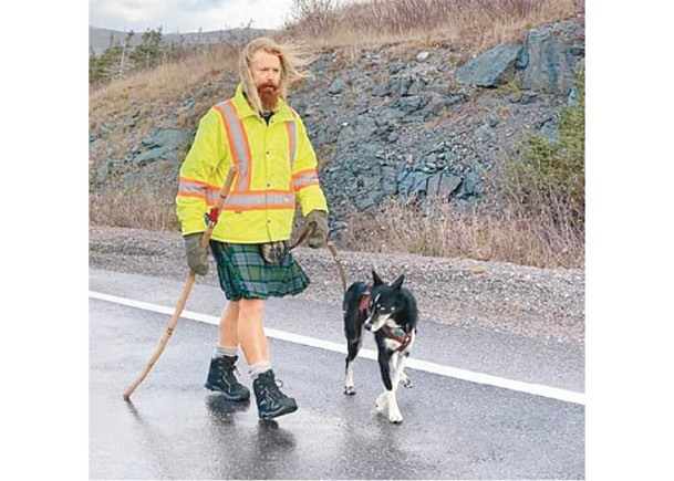 英漢與狗  橫跨加國八千公里籌善款