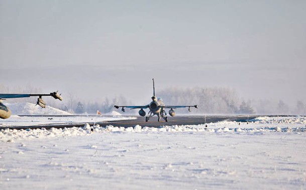 波蘭空軍F16戰機緊急升空。