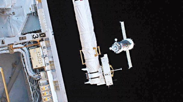 日前前澤乘太空船往國際太空站。