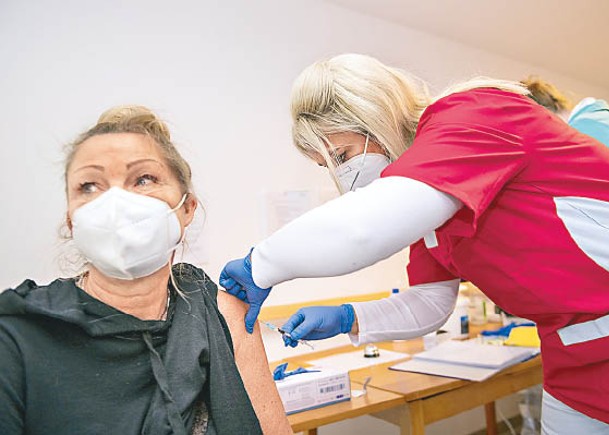 德國醫護人員強制接種疫苗。