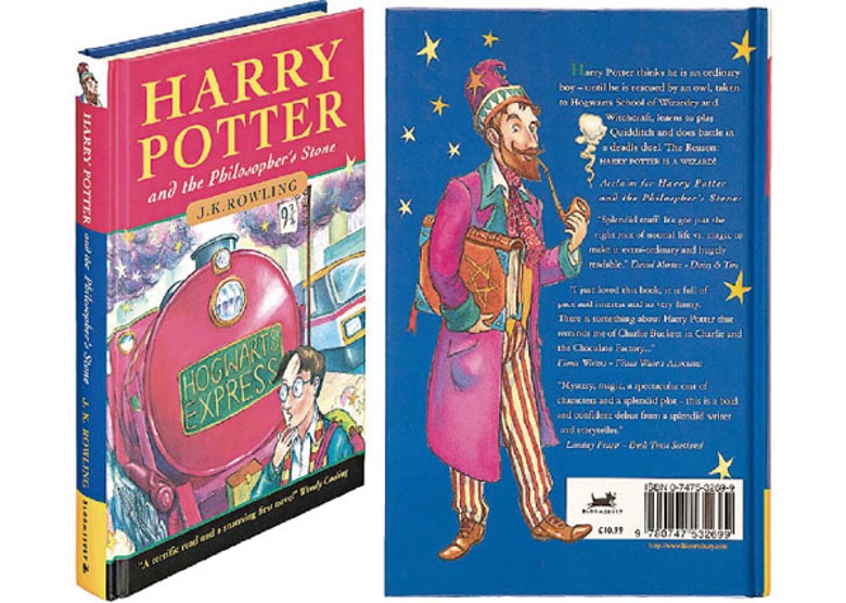 保存完好的初版《哈利波特與魔法石》高價易手（左、右圖）。
