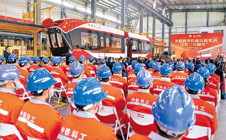 中國首條永磁懸浮空軌列車在武漢研製成。