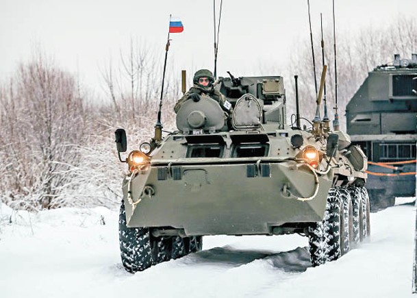 俄軍繼續在烏克蘭邊境集結。