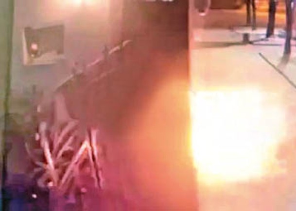 俄羅斯駐利沃夫領事館被人投擲燃燒彈。