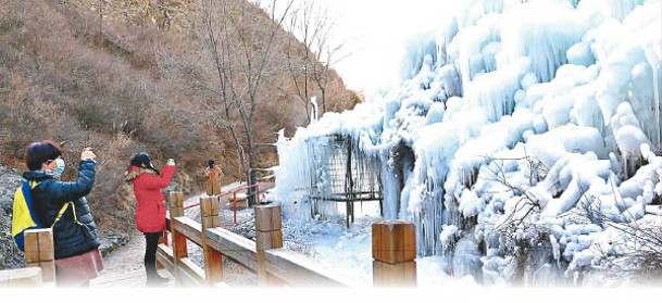 北京出現「冰雪奇緣」景象。