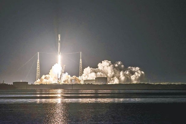SpaceX利用火箭發射大量星鏈通訊衞星。