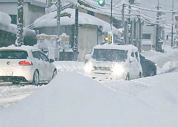 滋賀兵庫暴風雪  積雪及膝