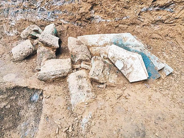 戰國墓葬中出土大批青銅編鐘和石編磬。