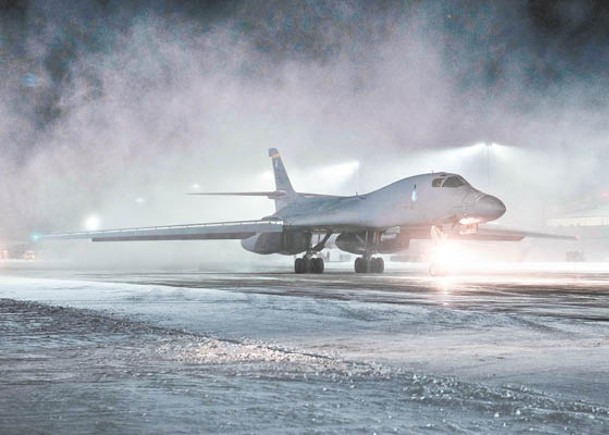 美國B1B超音速轟炸機準備飛往印太地區。