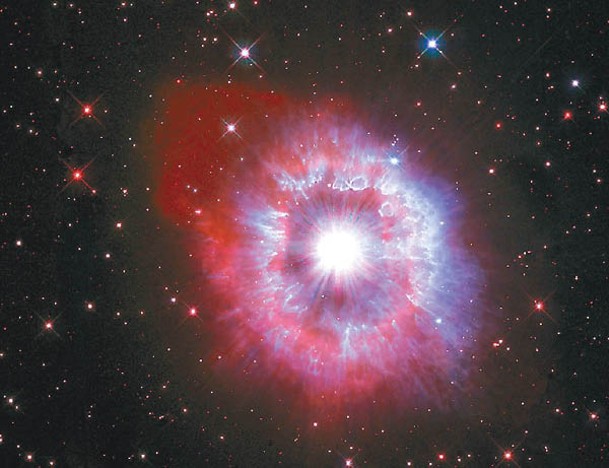 哈勃望遠鏡拍下紅巨星AG Carinae在毀滅前夕的模樣。