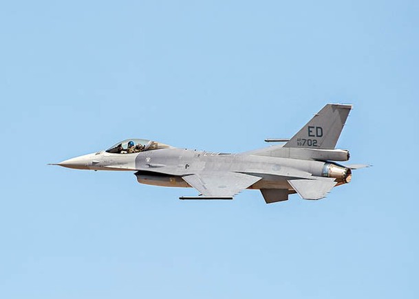 台灣向美國採購F16V戰機應對解放軍。