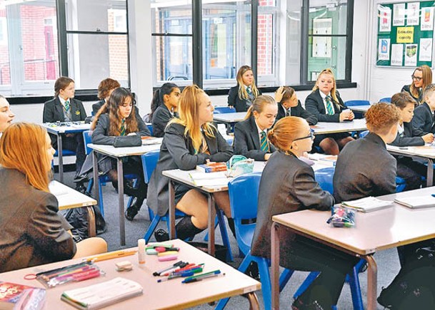 英國學生回校可不戴口罩。（Getty Images圖片）