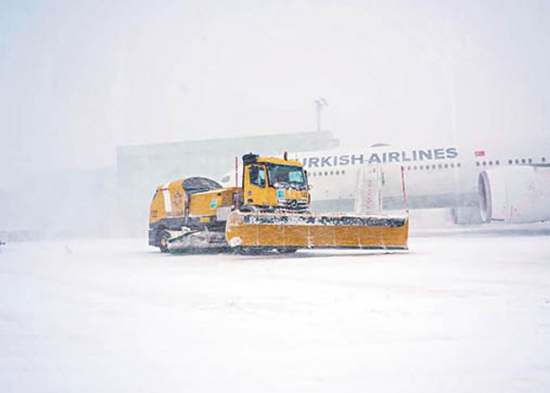 暴風雪襲伊斯坦布爾  機場關閉