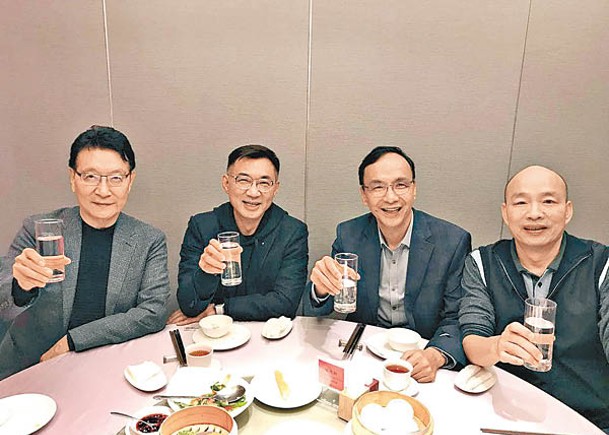韓國瑜（右一）發布飯局照片。