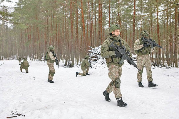 立陶宛軍人在東部加緊訓練。（Getty Images圖片）