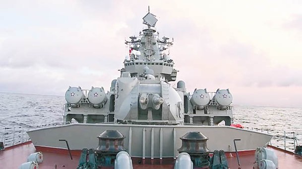 北方艦隊巡洋艦烏斯季諾夫元帥號訓練反潛作戰。