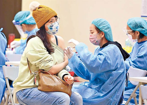 台灣單日增49病例 二級疫情警戒延至月底
