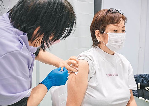 日本首相訂目標  每日打100萬疫苗