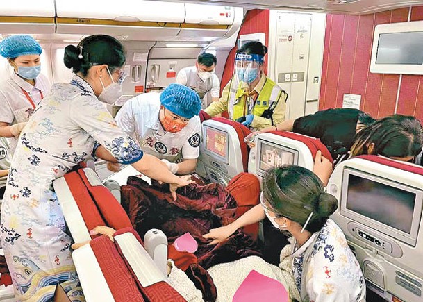 孕婦航機上作動  機組人員乘客助產