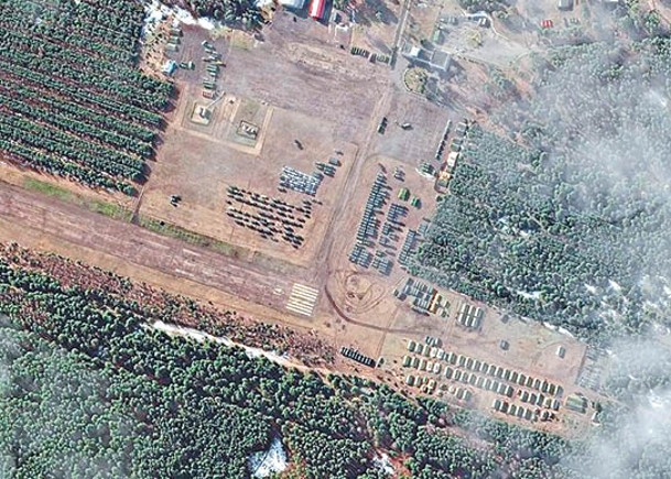 衞星圖片顯示，大批俄軍集結邊境地區。
