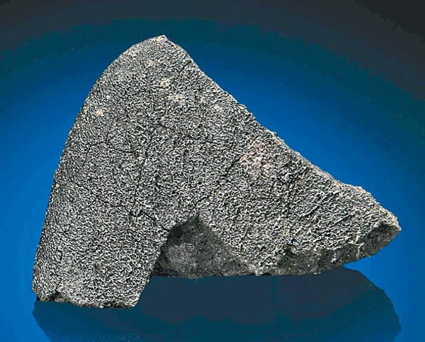 溫什科姆墜落的隕石高價成交。