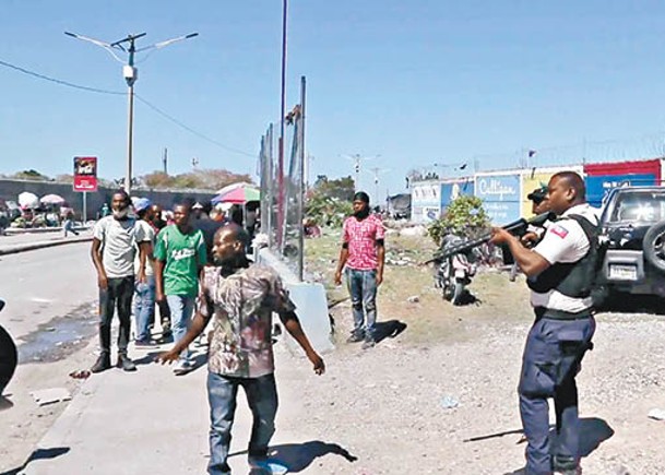 海地警向示威人群開槍  一死兩傷