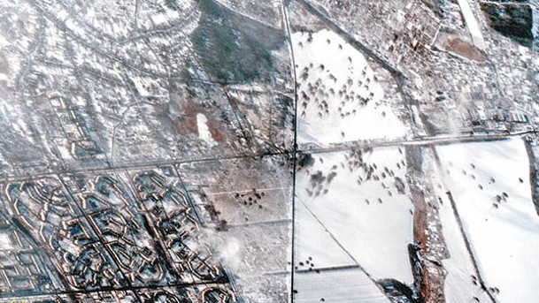 衞星圖片顯示，哈爾科夫爆發激戰，摧毀不少設施。