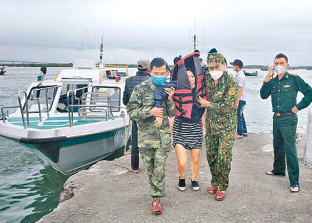 越南觀光船沉沒13死