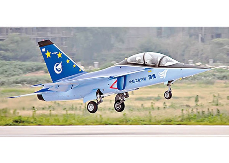 阿聯酋訂購多架L15獵鷹高級教練機。