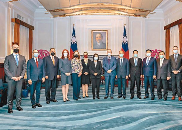 美國代表團與台灣代表會面。