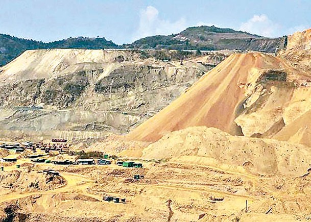 帕橄玉石礦區發生坍塌。
