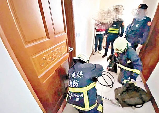 消防接報後嘗試破門進入徐男寓所。