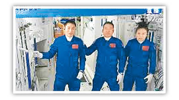 葉光富（左起）、翟志剛、王亞平已在太空生活多日。